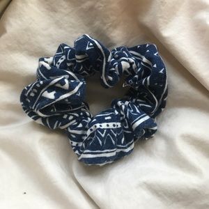 American Eagle scrunchie!